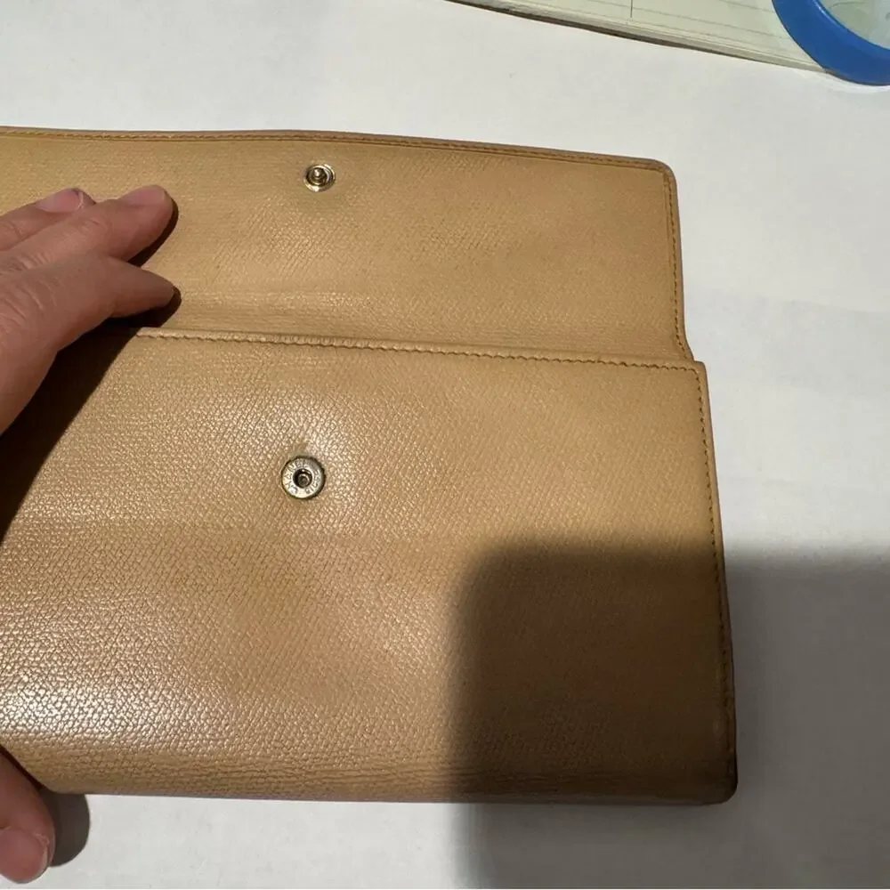 Chanel Vintage Beige‎ Leather Wallet Clutch Authentic CC Logo Snap Closure